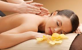Massage trị liệu là gì, có tác dụng gì và ai không nên tham gia?