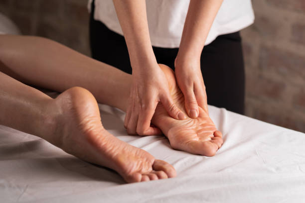 Hơn 5.900 Massage Chân ảnh, hình chụp & hình ảnh trả phí bản quyền một lần  sẵn có - iStock